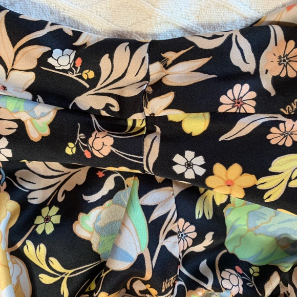 Victoria Sectet - Picture 2 of 6